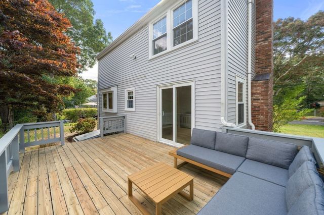 32 Grandview Dr, Plymouth, MA 02360