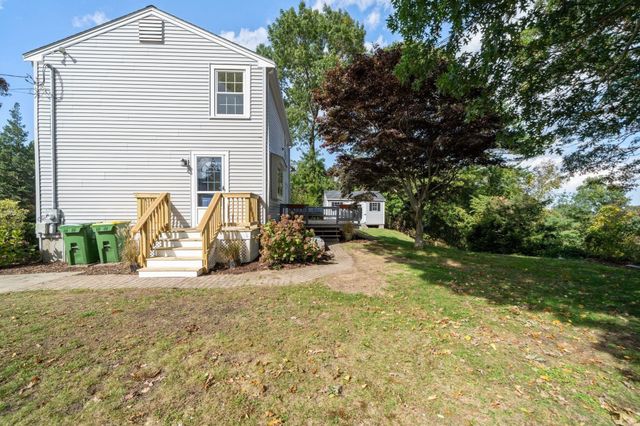32 Grandview Dr, Plymouth, MA 02360