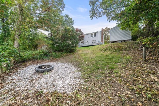 32 Grandview Dr, Plymouth, MA 02360