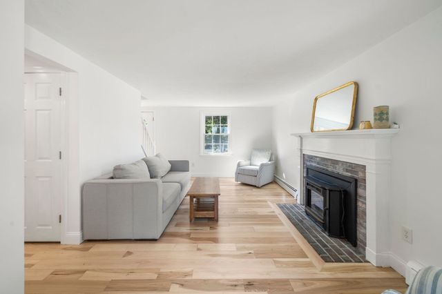 32 Grandview Dr, Plymouth, MA 02360
