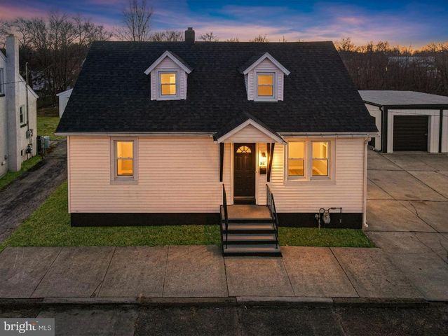 68 E HARMONY ST, Penns Grove, NJ 08069