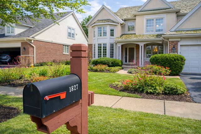 1827 WATERBURY Circle, Glenview, IL 60025