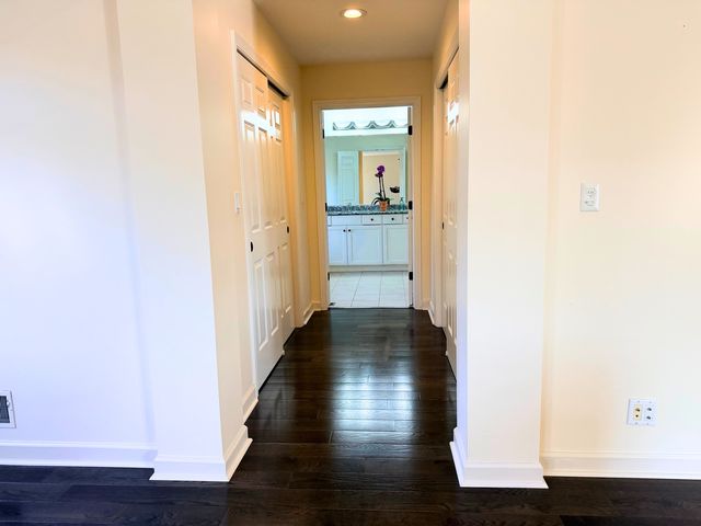 1827 WATERBURY Circle, Glenview, IL 60025