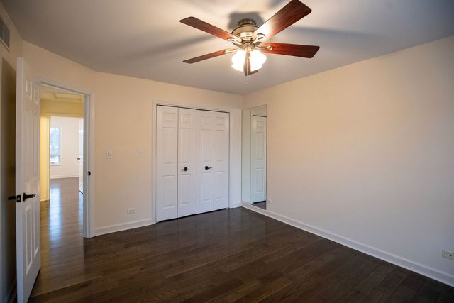 1827 WATERBURY Circle, Glenview, IL 60025