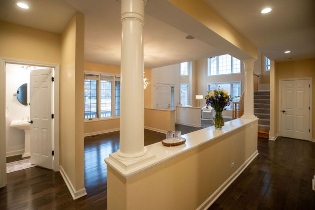 1827 WATERBURY Circle, Glenview, IL 60025