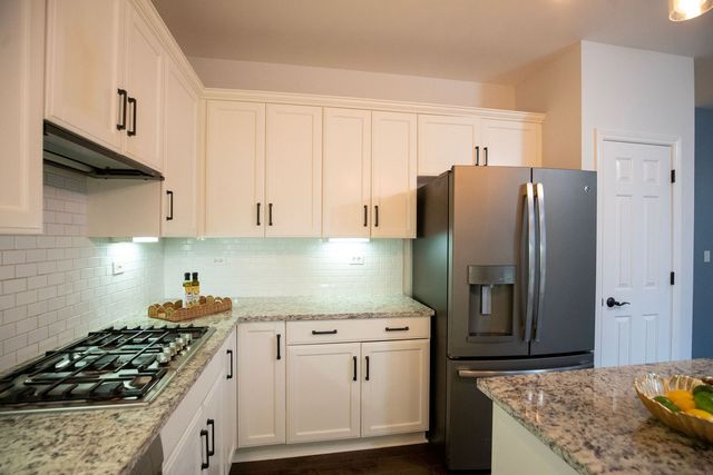 1827 WATERBURY Circle, Glenview, IL 60025