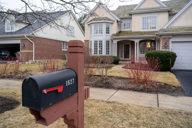1827 WATERBURY Circle, Glenview, IL 60025