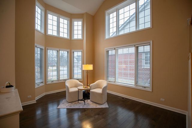 1827 WATERBURY Circle, Glenview, IL 60025