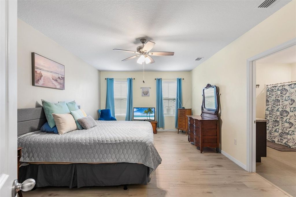 Image 17 of property listing at 14161 ARBOR PINES DRIVE, Riverview, FL 33579