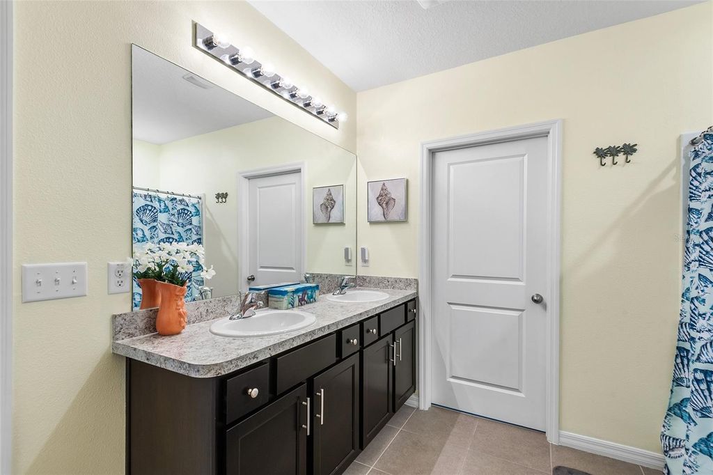 Image 21 of property listing at 14161 ARBOR PINES DRIVE, Riverview, FL 33579