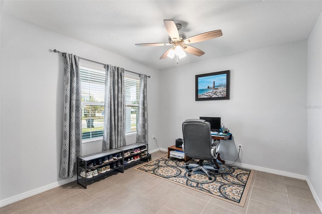 Image 5 of property listing at 14161 ARBOR PINES DRIVE, Riverview, FL 33579