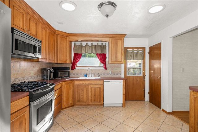 2633 W Woodside Ave, Spokane, WA 99208