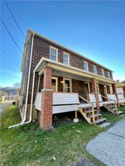 726 7th Ave, E Pittsburgh, PA 15014