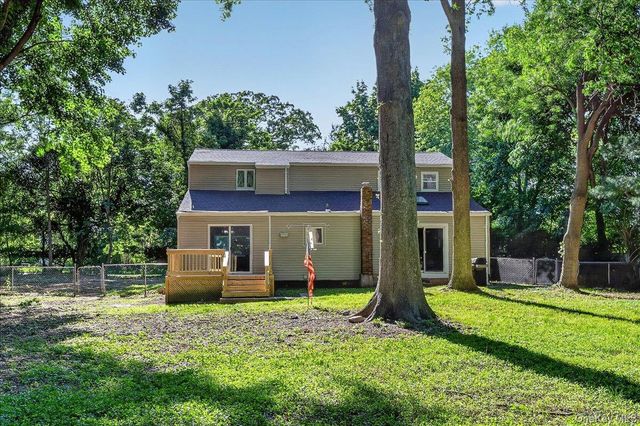 375 Old Willets Path, Hauppauge, NY 11788