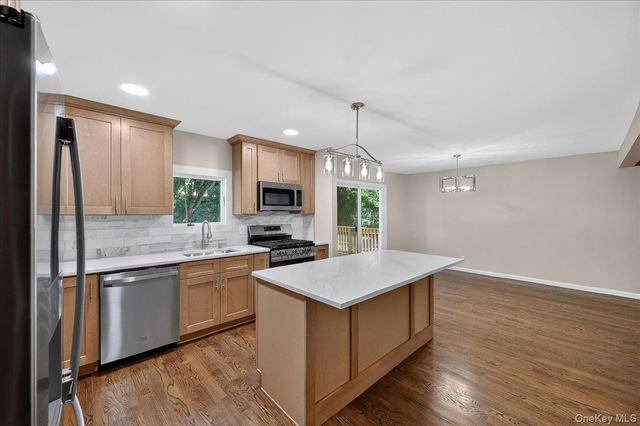 375 Old Willets Path, Hauppauge, NY 11788