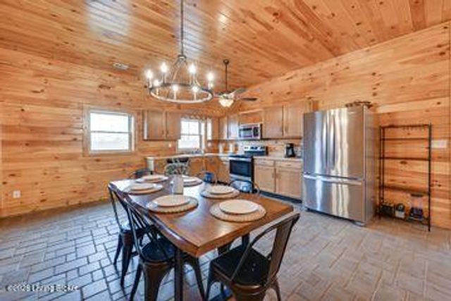 369 Reynolds Rd, Bee Spring, KY 42207