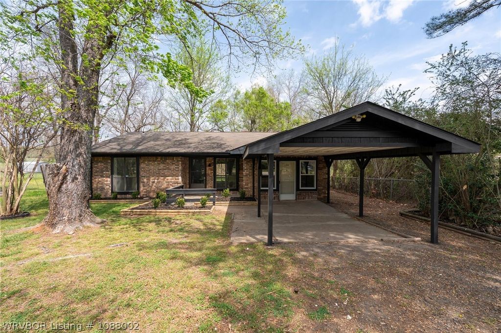 9506 Berry Lane, Hackett, AR 72937