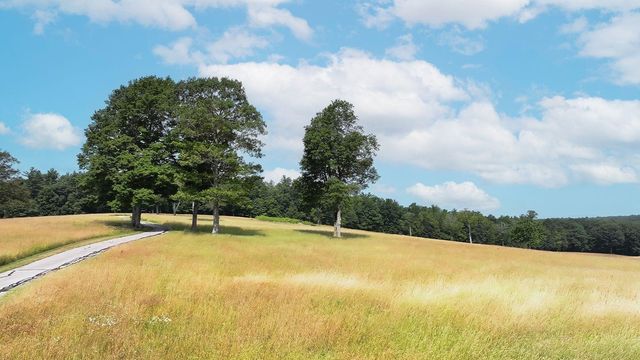 14 Bartlett Road, Kensington, NH 03833