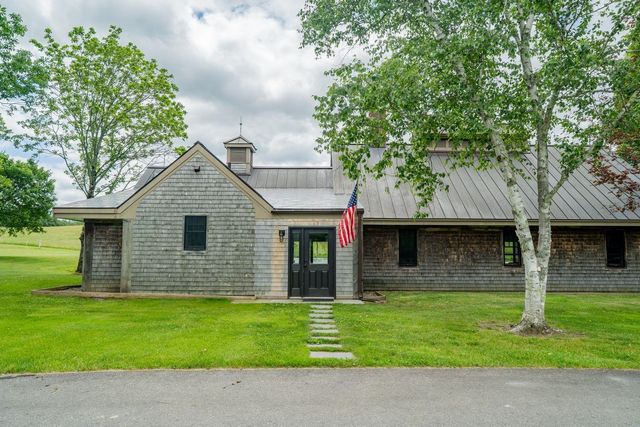 14 Bartlett Road, Kensington, NH 03833