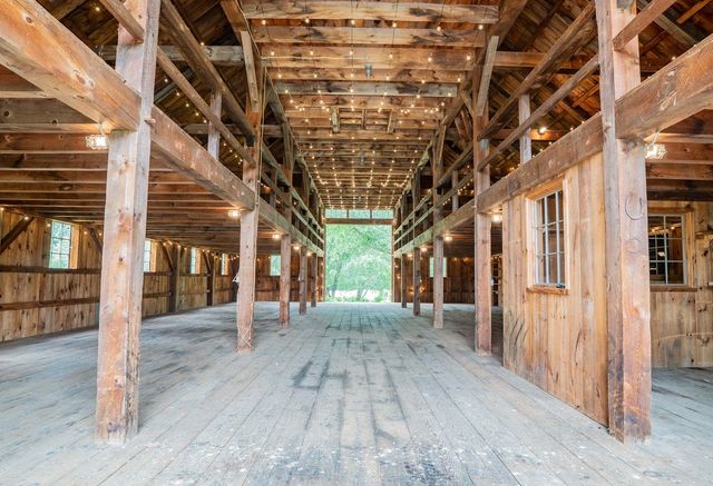 14 Bartlett Road, Kensington, NH 03833