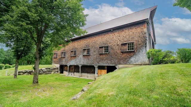 14 Bartlett Road, Kensington, NH 03833