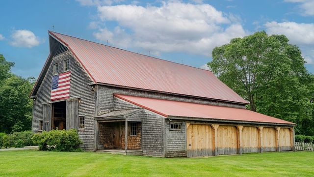 14 Bartlett Road, Kensington, NH 03833