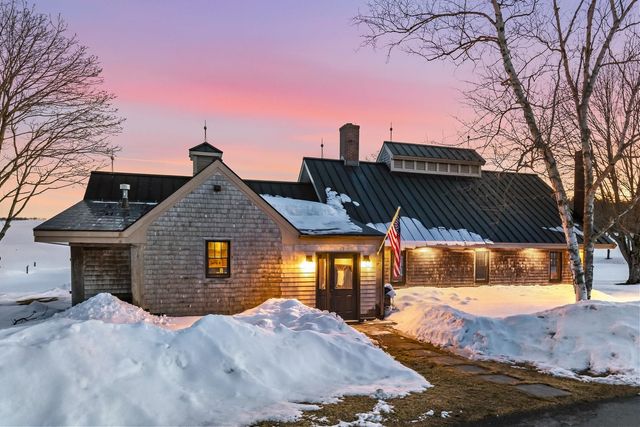 14 Bartlett Road, Kensington, NH 03833