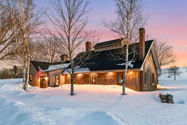 14 Bartlett Road, Kensington, NH 03833