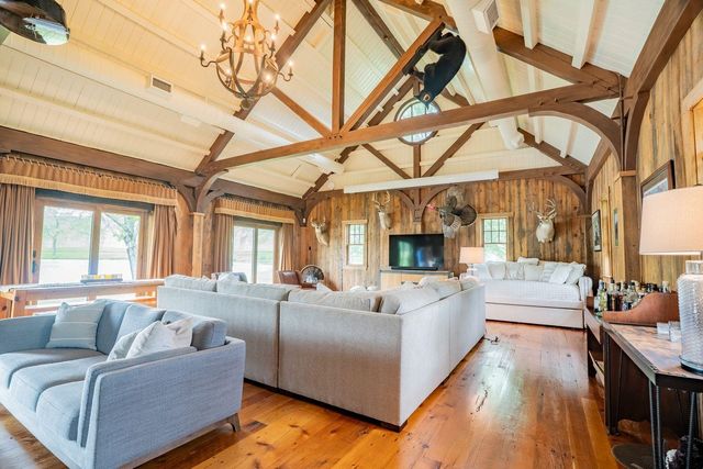 14 Bartlett Road, Kensington, NH 03833