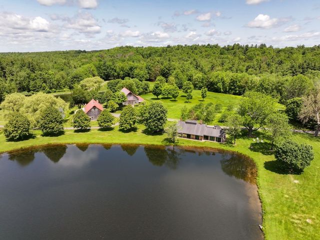 14 Bartlett Road, Kensington, NH 03833