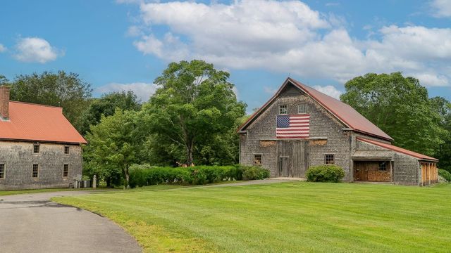 14 Bartlett Road, Kensington, NH 03833