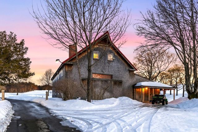 14 Bartlett Road, Kensington, NH 03833