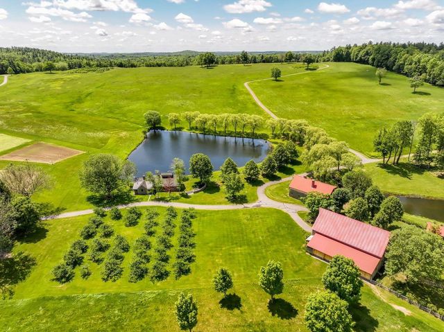 14 Bartlett Road, Kensington, NH 03833