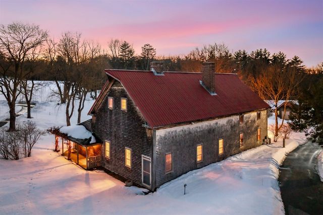 14 Bartlett Road, Kensington, NH 03833
