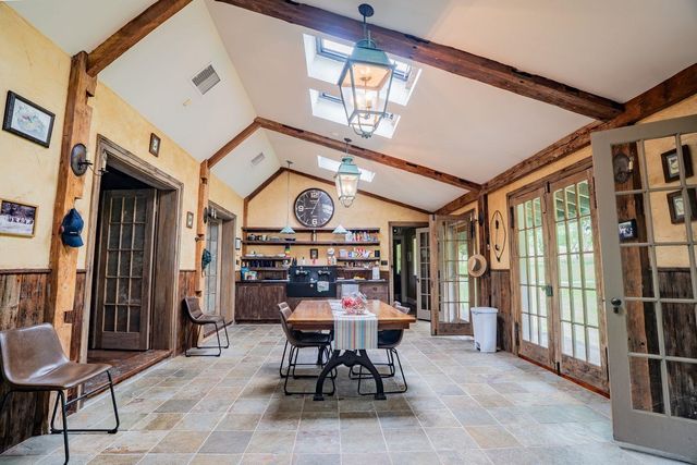 14 Bartlett Road, Kensington, NH 03833