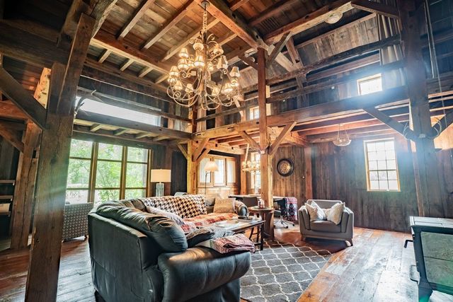 14 Bartlett Road, Kensington, NH 03833