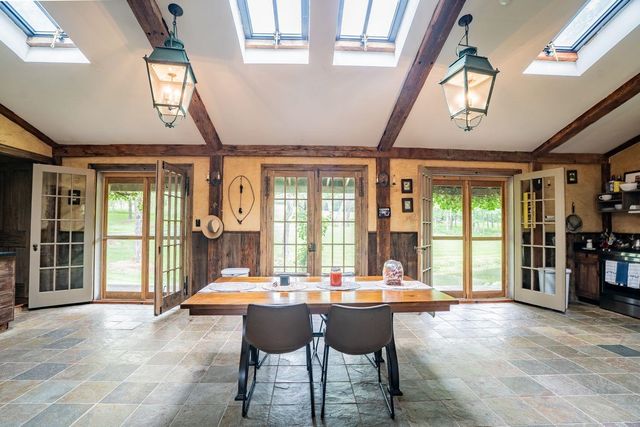 14 Bartlett Road, Kensington, NH 03833