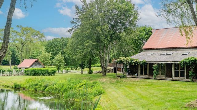 14 Bartlett Road, Kensington, NH 03833