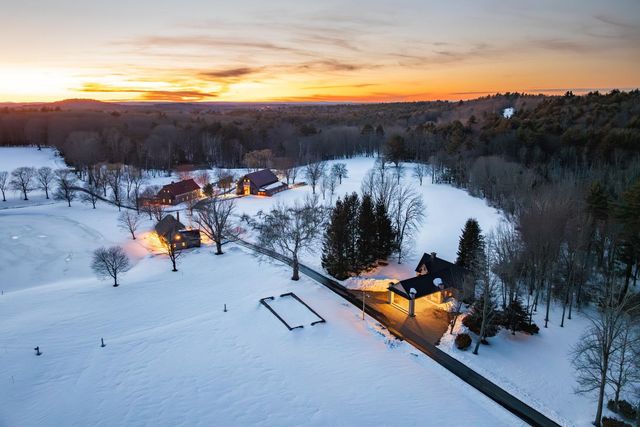 14 Bartlett Road, Kensington, NH 03833
