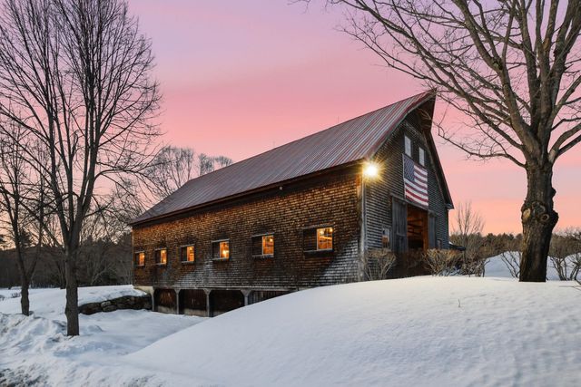14 Bartlett Road, Kensington, NH 03833