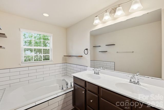 2450 Alyssa Lane, Charlotte, NC 28208