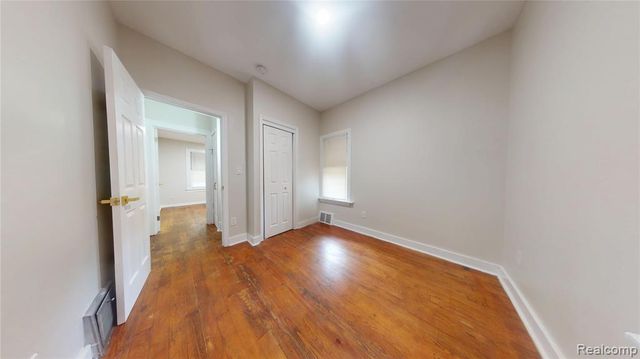54 W Hopkins Avenue, Pontiac, MI 48340