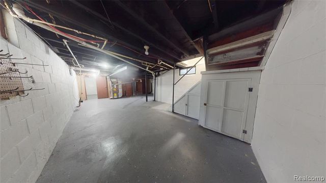 54 W Hopkins Avenue, Pontiac, MI 48340