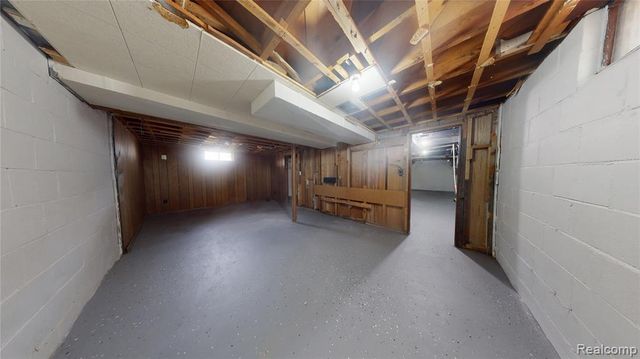 54 W Hopkins Avenue, Pontiac, MI 48340