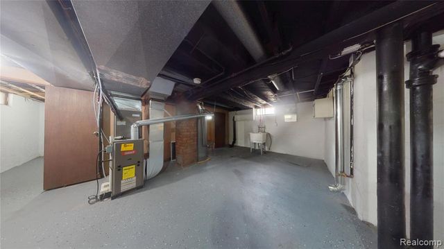 54 W Hopkins Avenue, Pontiac, MI 48340