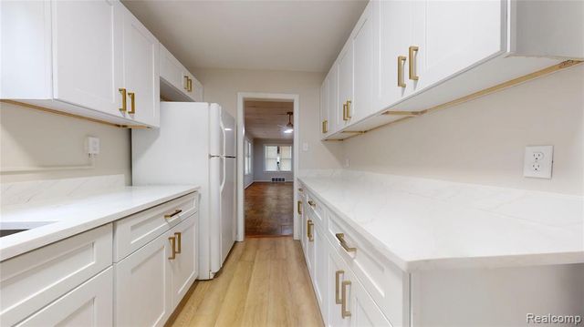 54 W Hopkins Avenue, Pontiac, MI 48340