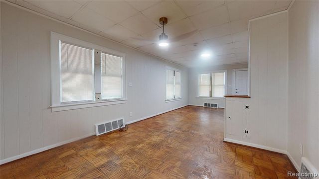 54 W Hopkins Avenue, Pontiac, MI 48340