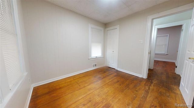 54 W Hopkins Avenue, Pontiac, MI 48340