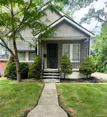 54 W Hopkins Avenue, Pontiac, MI 48340