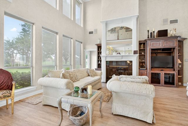 865 Thomas Crossing Drive, Fort Worth, TX 76028